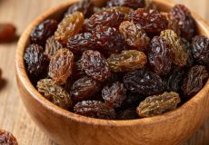 تفاوت کشمش و مویز چیست؟ بررسی تفاوت در ظاهر، طعم و کاربرد