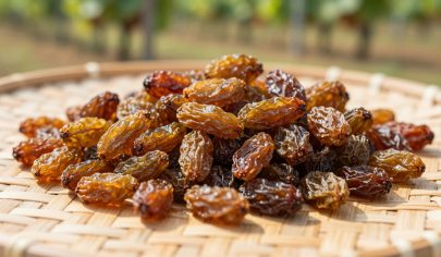 کشمش آفتابی چیست؟ ویژگی‌ها، روش تولید و کاربردها