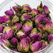 نمای نزدیک غنچه خشک گل محمدی